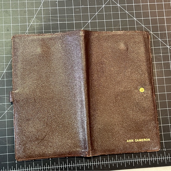 GUC Morocco leather travel wallet - Picture 7 of 9